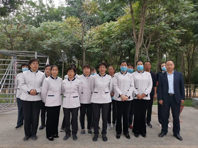 蘭州華潤(rùn)二十四城物業(yè)保潔，由鴻慶物業(yè)公司承接